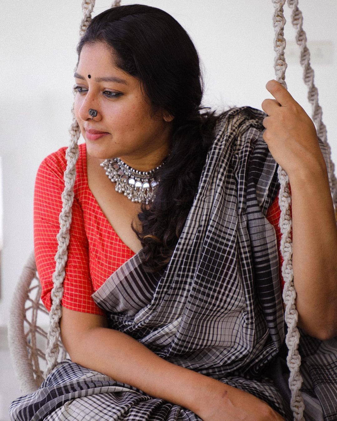 ആരാപ്പാ ഇത്! കണ്ണുതള്ളി ആരാധകര്‍..'പെര്‍ഫെക്ട് സണ്‍ഡേ ഔട്ട് ഫിറ്റില്‍' അനുമോള്‍