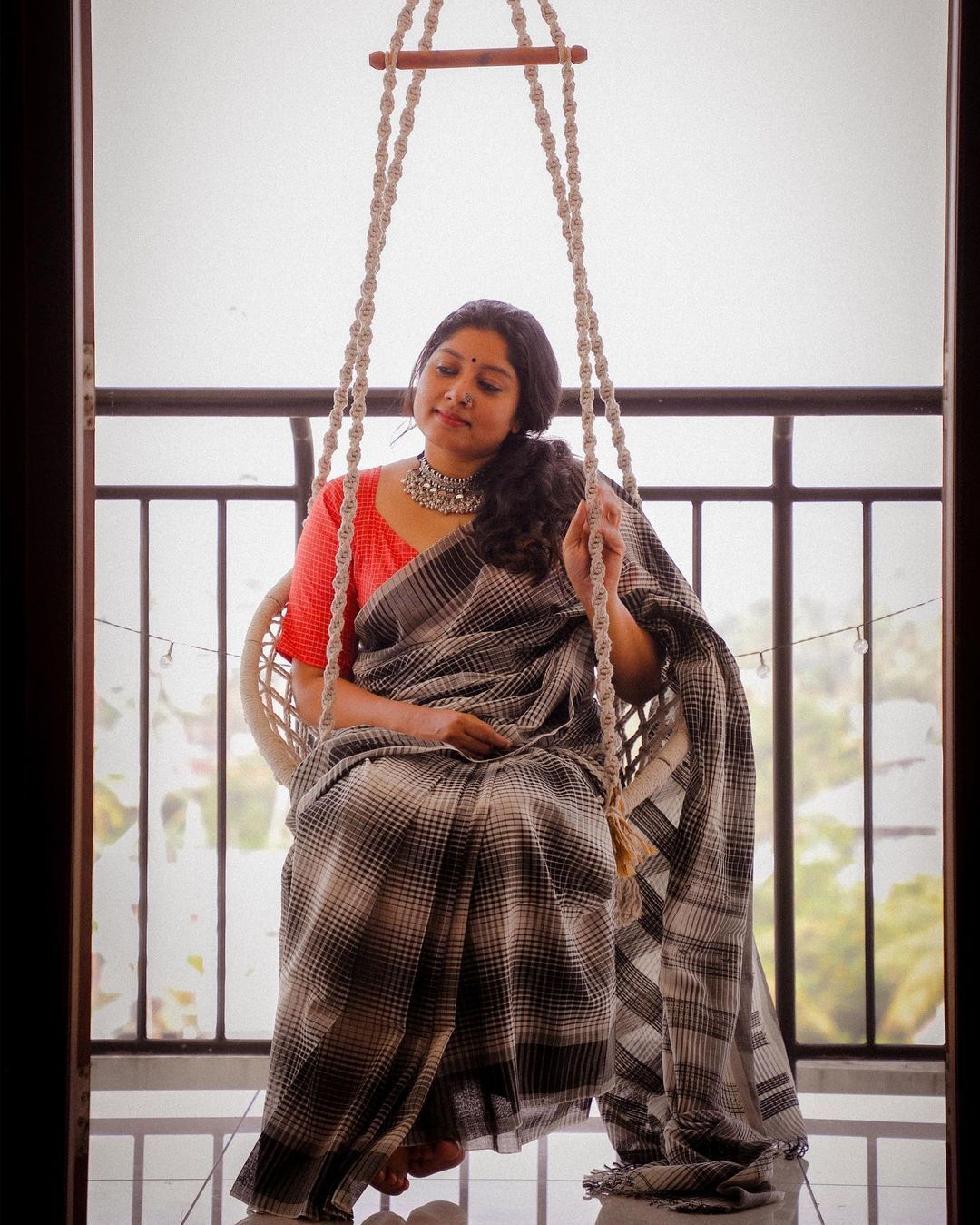 ആരാപ്പാ ഇത്! കണ്ണുതള്ളി ആരാധകര്‍..'പെര്‍ഫെക്ട് സണ്‍ഡേ ഔട്ട് ഫിറ്റില്‍' അനുമോള്‍