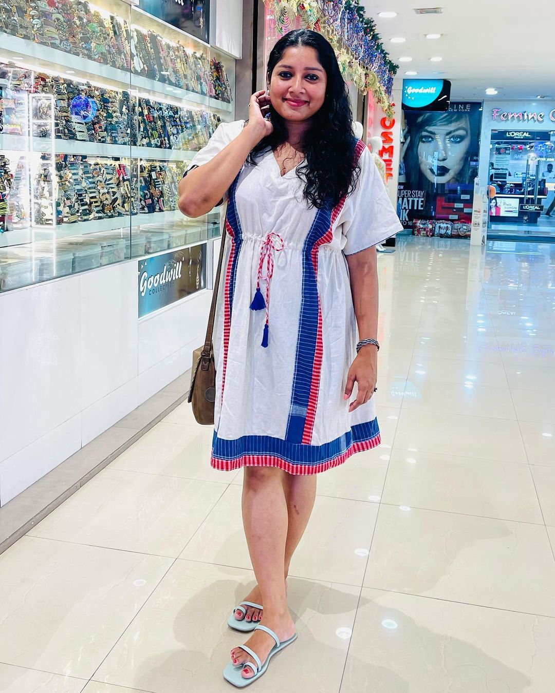 ആരാപ്പാ ഇത്! കണ്ണുതള്ളി ആരാധകര്‍..'പെര്‍ഫെക്ട് സണ്‍ഡേ ഔട്ട് ഫിറ്റില്‍' അനുമോള്‍