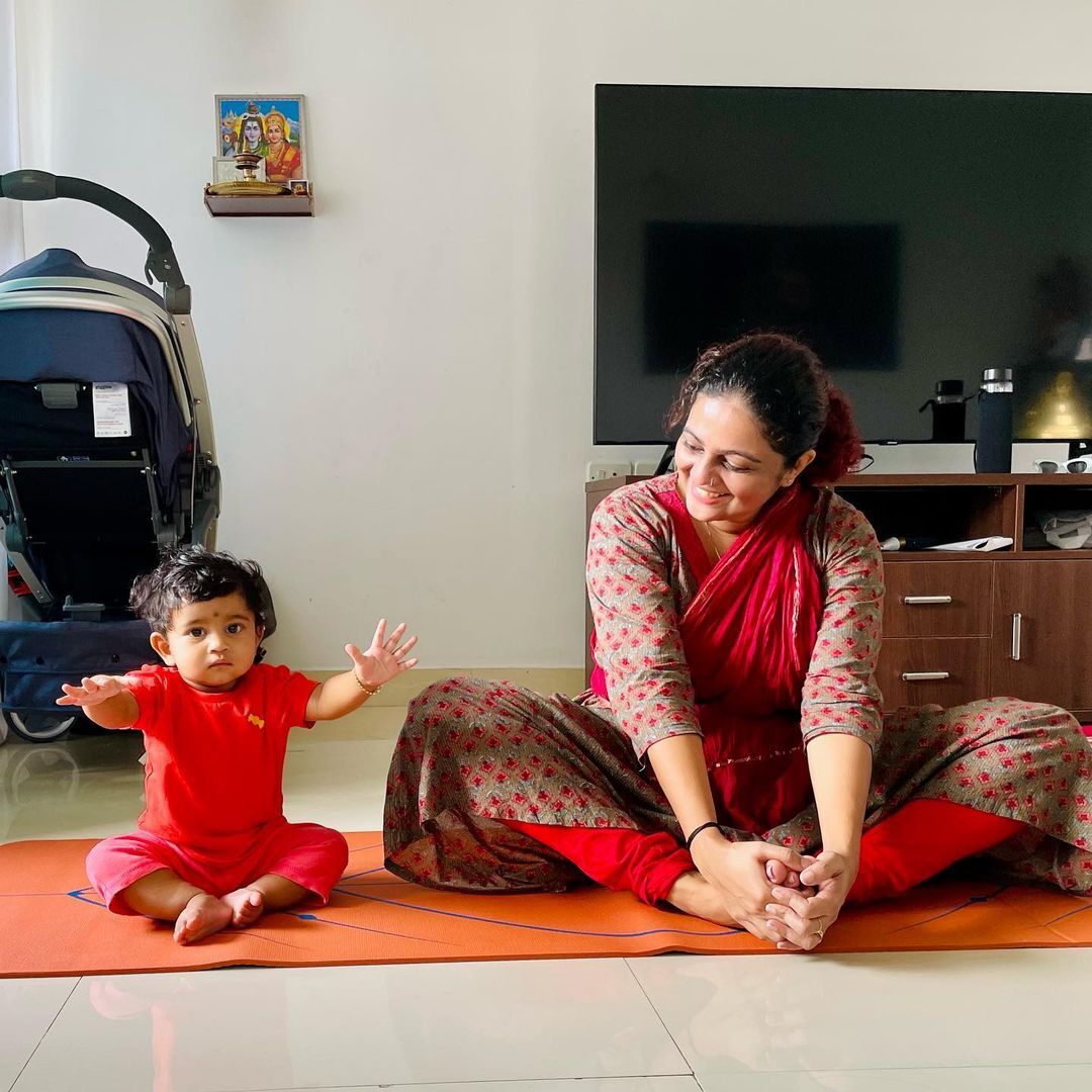 ''ഇത് ആരാണ് വ്യായാമം ചെയ്യാൻ എത്തിയിരിക്കുന്നത്''; അശ്വതിയും കമലയും, വൈറൽ ചിത്രങ്ങൾ 