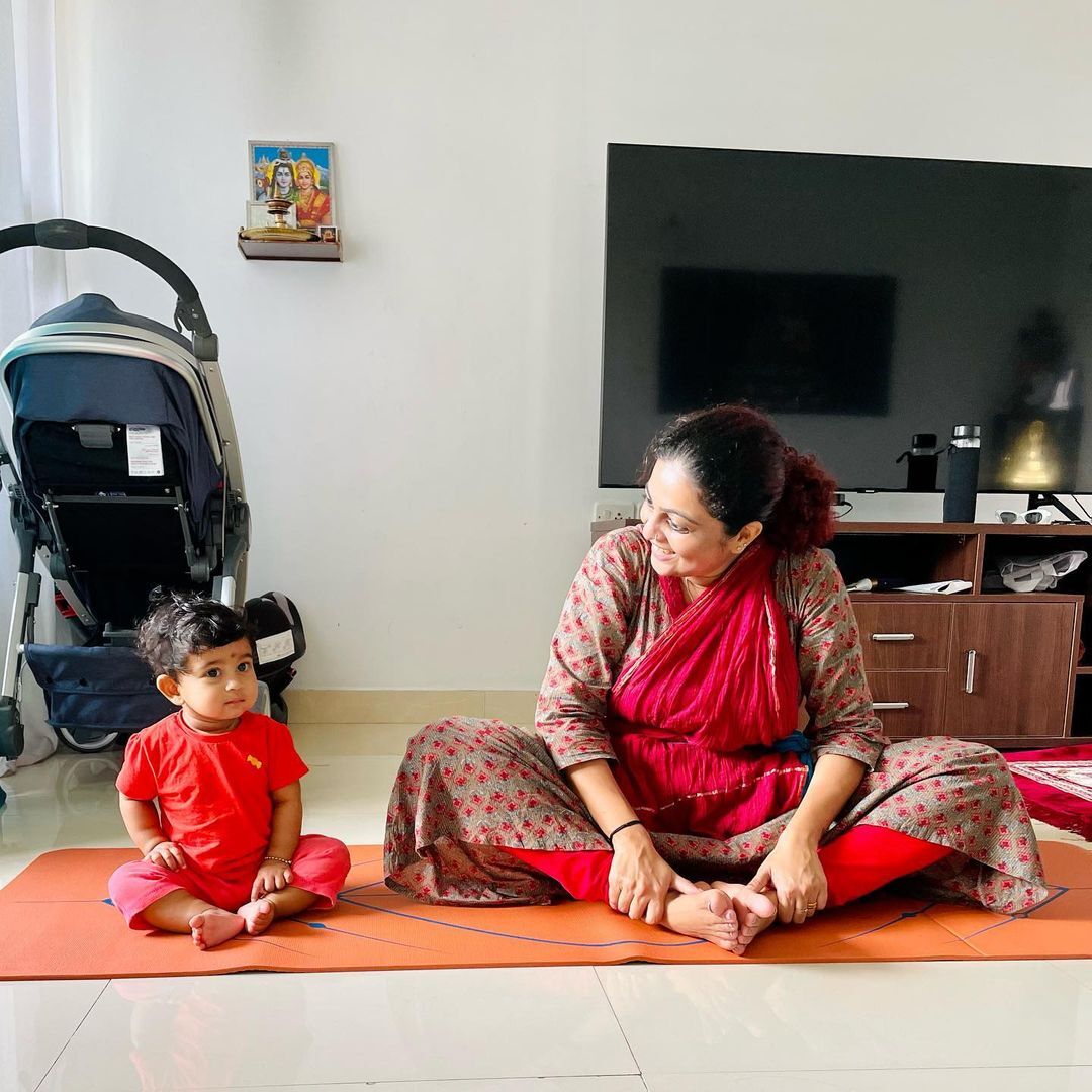 ''ഇത് ആരാണ് വ്യായാമം ചെയ്യാൻ എത്തിയിരിക്കുന്നത്''; അശ്വതിയും കമലയും, വൈറൽ ചിത്രങ്ങൾ 