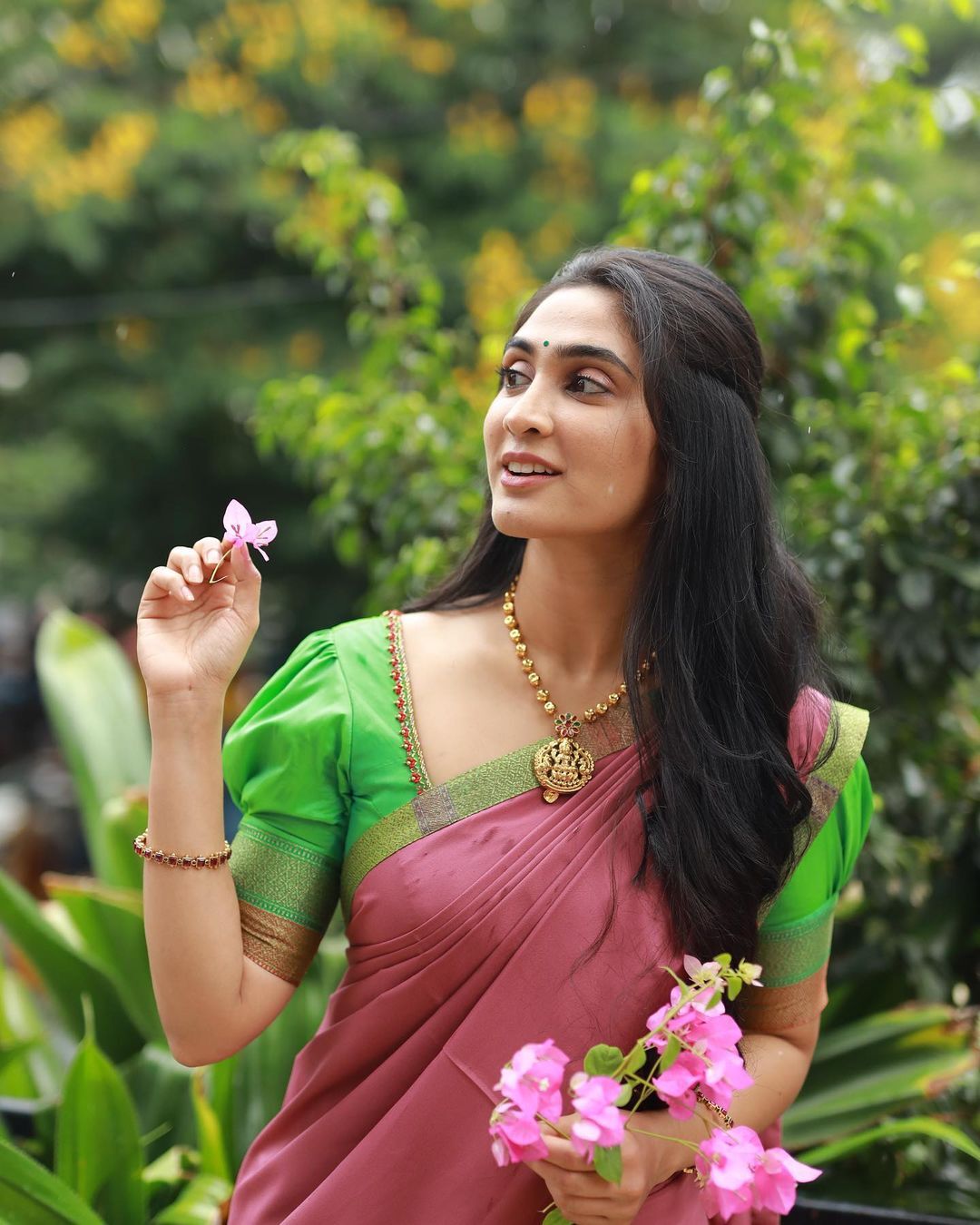 നല്ല നാടൻ ലുക്കിൽ നടി ദീപ്തി സതി; പുത്തൻ ചിത്രങ്ങൾ സമൂഹമാധ്യമത്തെ ഇളക്കി മറിക്കുന്നു? കാണാം 