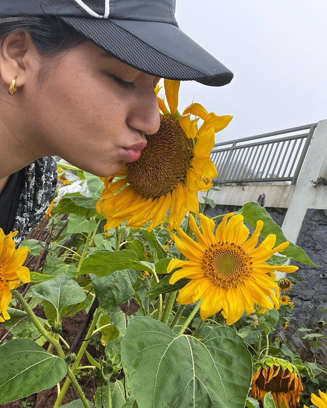 ഈ നിൽപ്പിൽ നോട്ടമിട്ട് ആരാധകർ; വ്യത്യസ്ത ലുക്കിൽ തിളങ്ങി ഗ്രേസ് ആന്റണി; വൈറൽ ചിത്രങ്ങൾ ഇതാ