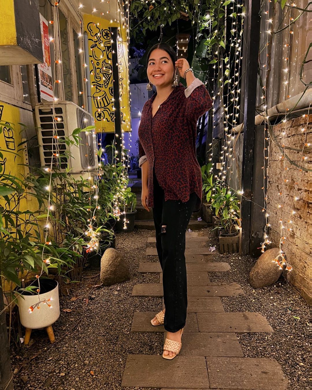 ഈ നിൽപ്പിൽ നോട്ടമിട്ട് ആരാധകർ; വ്യത്യസ്ത ലുക്കിൽ തിളങ്ങി ഗ്രേസ് ആന്റണി; വൈറൽ ചിത്രങ്ങൾ ഇതാ