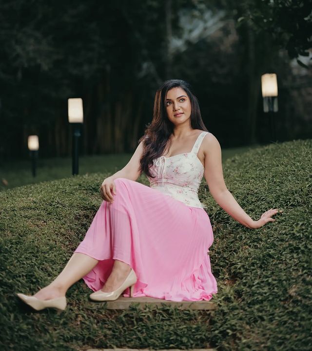 എല്ലാം ആ ചിരിയിലുണ്ടല്ലോ; ഹണി റോസിന്റെ കിടിലന്‍ ചിത്രങ്ങള്‍ കണ്ടോ