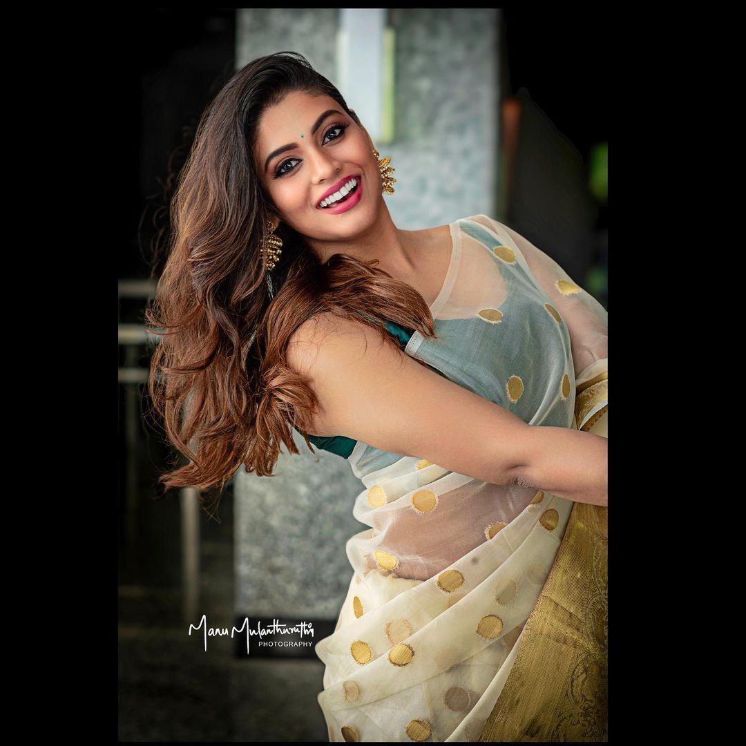 ഇതൊക്കെ എങ്ങനെ വിശേഷിപ്പിക്കും ഇനിയാ.... സൗന്ദര്യം എന്നാല്‍ നിങ്ങളാണ്