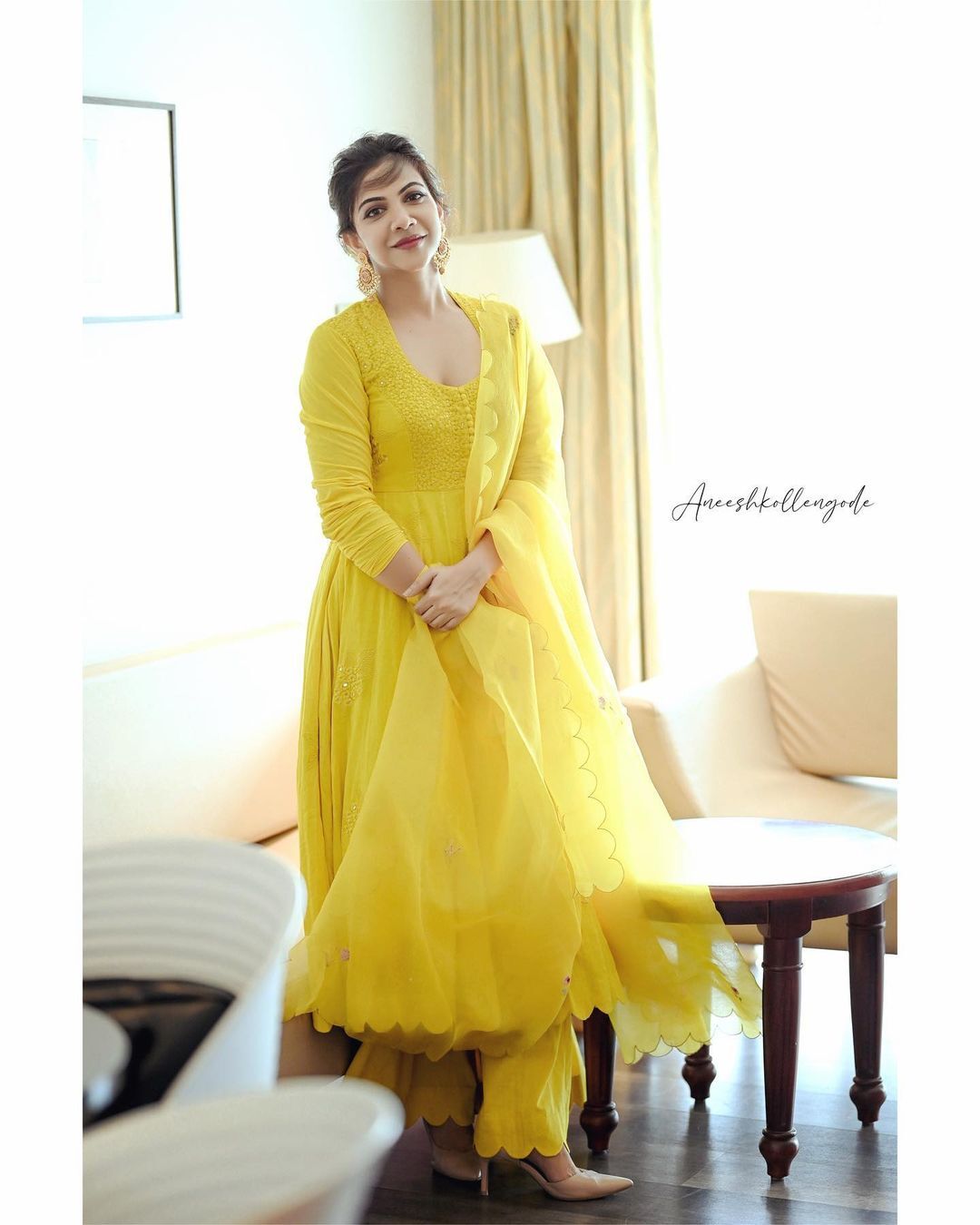 ഇൻസ്റ്റഗ്രാമിൽ ആരാധകരുടെ കണ്ണു തളളി ! മാസ് ആണേ... മഡോണ സെബാസ്റ്റ്യൻ ചിത്രങ്ങൾ; എല്ലാം വൈറൽ