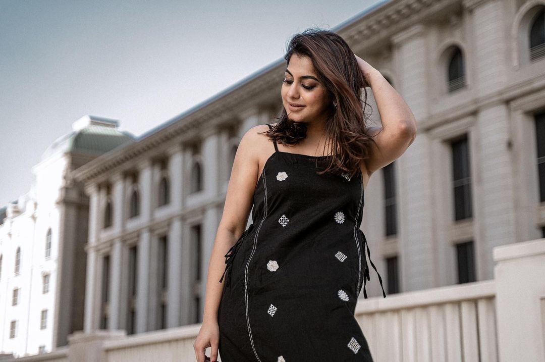 സ്റ്റൈൽ ലുക്കിൽ നടി മീരാ നന്ദൻ; ചിരിയാണ് മെയിൻ; വൈറലായി മാറിയ ചിത്രങ്ങൾ കാണാം