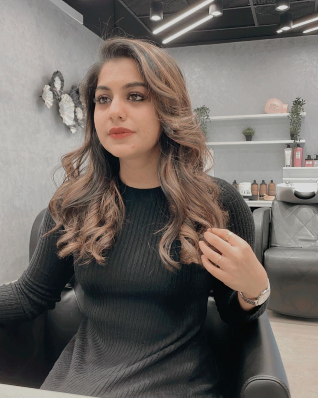 സ്റ്റൈൽ ലുക്കിൽ നടി മീരാ നന്ദൻ; ചിരിയാണ് മെയിൻ; വൈറലായി മാറിയ ചിത്രങ്ങൾ കാണാം