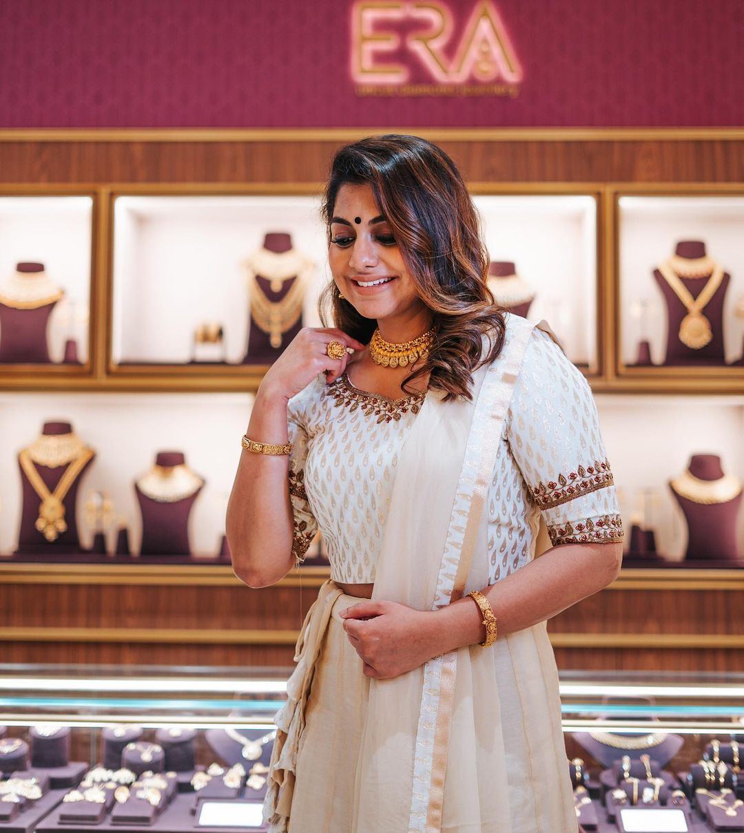 സ്റ്റൈൽ ലുക്കിൽ നടി മീരാ നന്ദൻ; ചിരിയാണ് മെയിൻ; വൈറലായി മാറിയ ചിത്രങ്ങൾ കാണാം