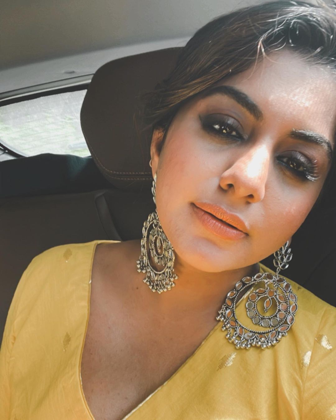 കറുപ്പിൽ തിളങ്ങി ഈ നായിക; ലുക്കിലാണ് നല്ല സെറ്റാണ്; മീരാനന്ദനെ കാണാം