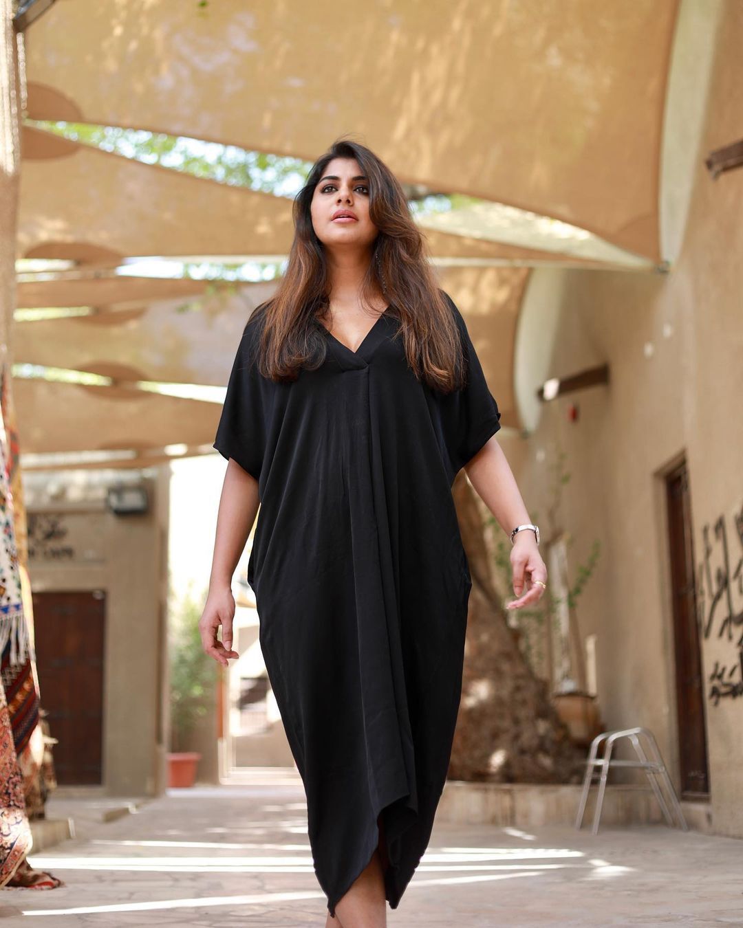 കറുപ്പിൽ തിളങ്ങി ഈ നായിക; ലുക്കിലാണ് നല്ല സെറ്റാണ്; മീരാനന്ദനെ കാണാം