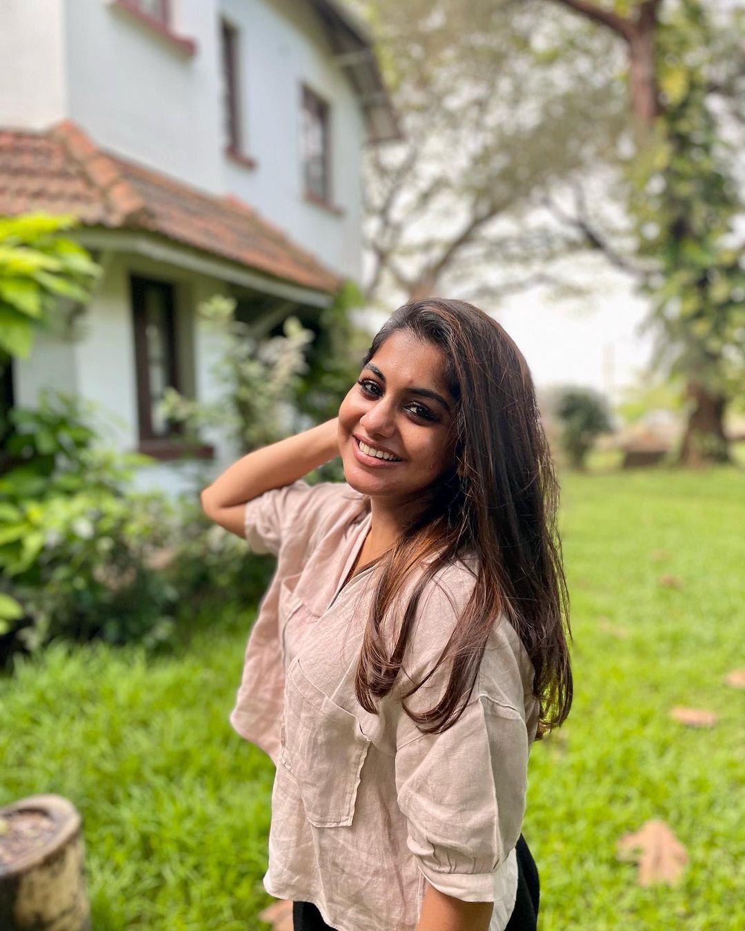 ദേ ഇങ്ങോട്ട് നോക്കിയെ; നടി മീരാനന്ദൻ അല്ലെ?; ഈ ചിത്രം വൈറൽ 