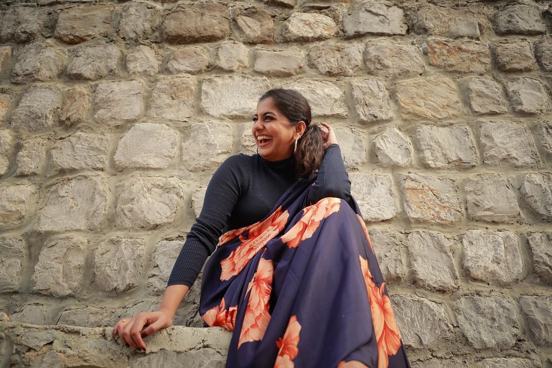 ദേ ഇങ്ങോട്ട് നോക്കിയെ; നടി മീരാനന്ദൻ അല്ലെ?; ഈ ചിത്രം വൈറൽ 