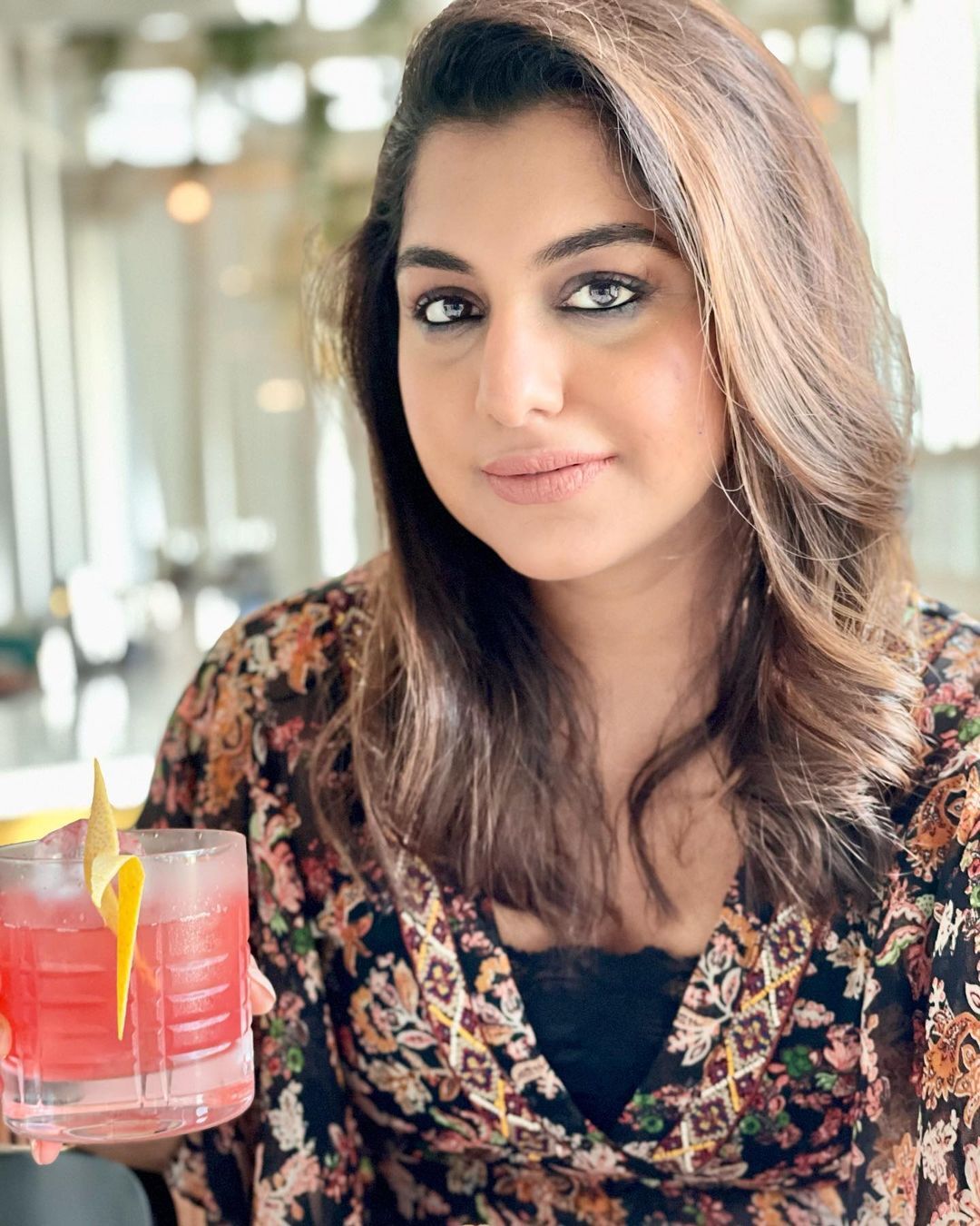 ദേ ഇങ്ങോട്ട് നോക്കിയെ; നടി മീരാനന്ദൻ അല്ലെ?; ഈ ചിത്രം വൈറൽ 