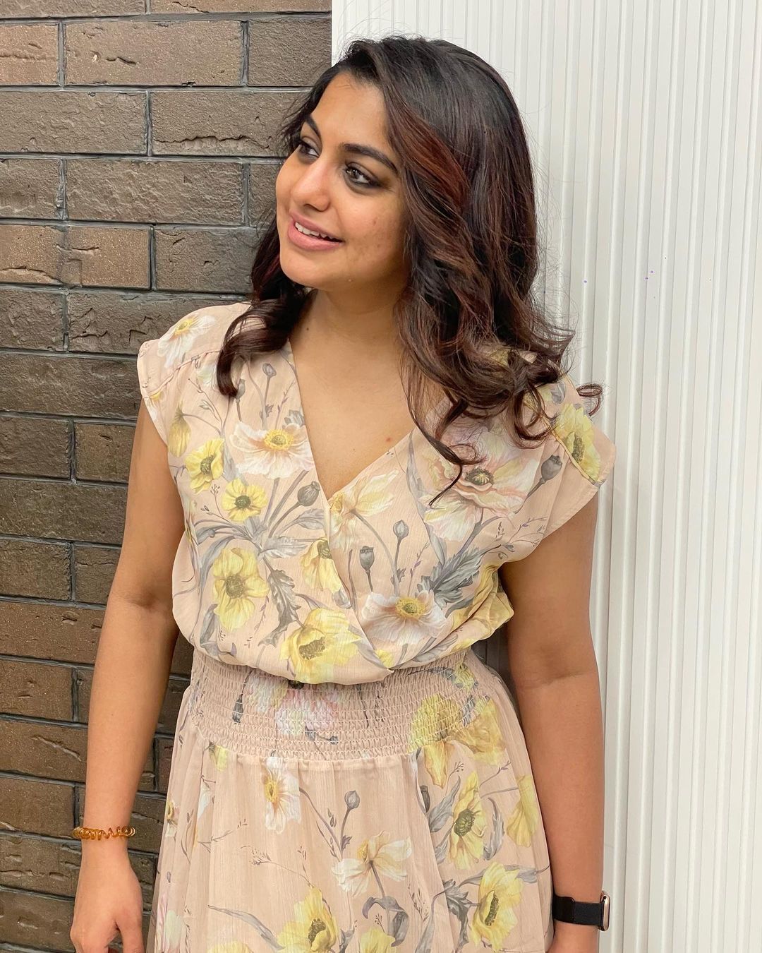 ദേ ഇങ്ങോട്ട് നോക്കിയെ; നടി മീരാനന്ദൻ അല്ലെ?; ഈ ചിത്രം വൈറൽ 