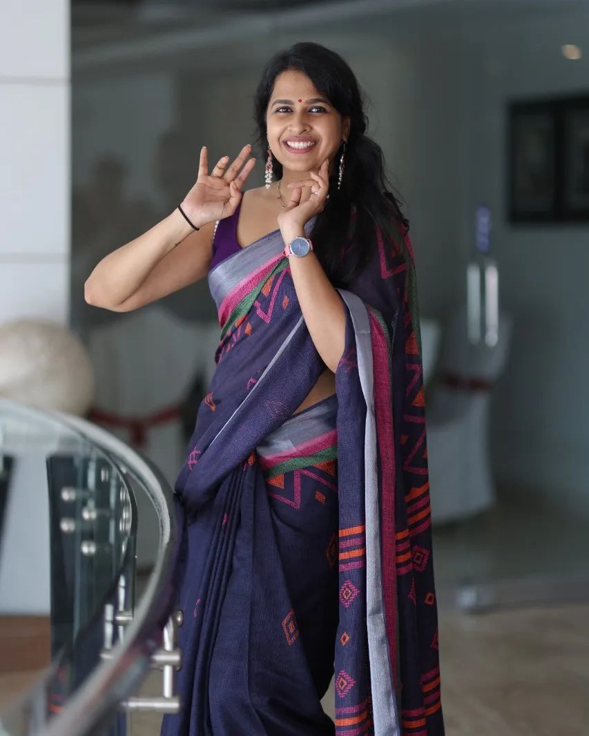 ഹേയ് ഇതാണ് കൂൾ ലുക്ക്... ഫോട്ടോഷൂട്ട് ചിത്രങ്ങൾ പങ്കിട്ട് സാധിക വേണുഗോപാൽ