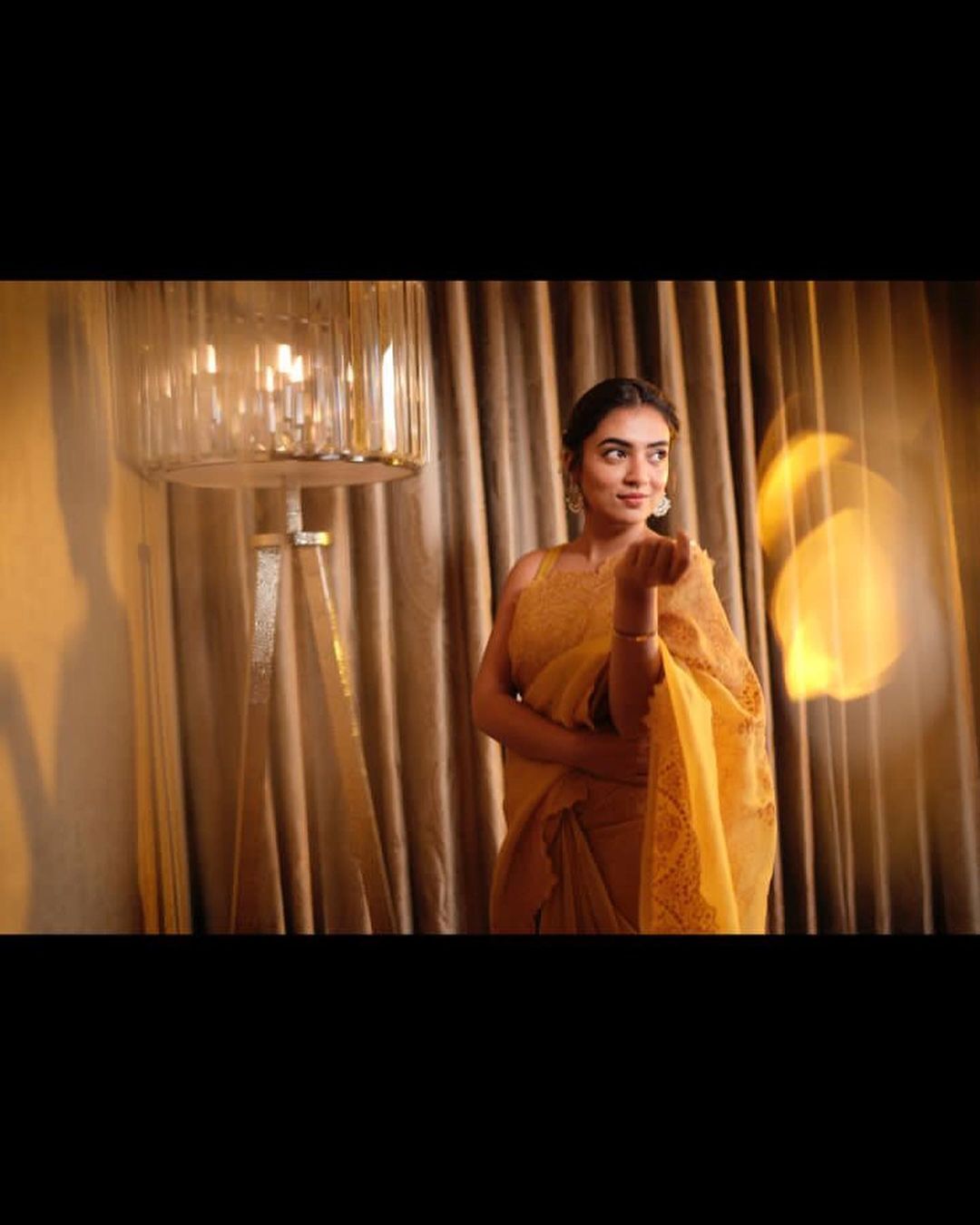 സാരിയില്‍ മിന്നുന്ന അഴകുമായി നസ്രിയ; ഇത് പൊളിച്ച ലുക്കെന്ന് ആരാധകര്‍