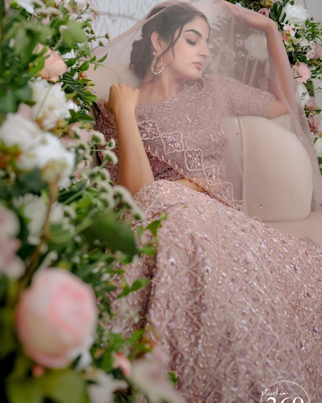 പുതുപുത്തന്‍ മേക്കോവറില്‍ നിഖില വിമല്‍; എന്തൊരു അഴകാണെന്ന് ആരാധകര്‍