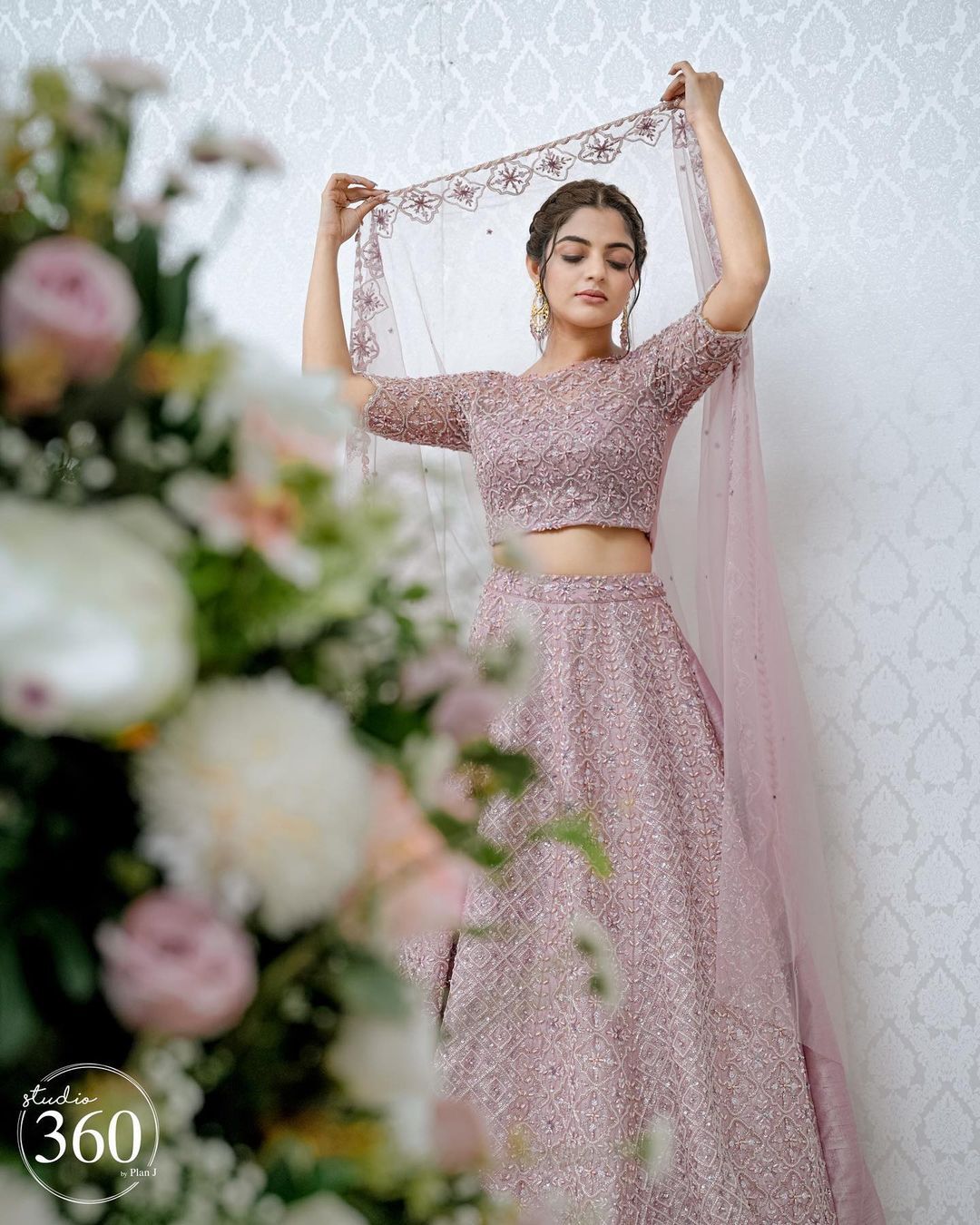 പുതുപുത്തന്‍ മേക്കോവറില്‍ നിഖില വിമല്‍; എന്തൊരു അഴകാണെന്ന് ആരാധകര്‍