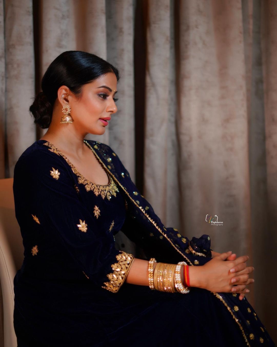 ഫോട്ടോ ഇടുന്നു ലൈക്ക് വാരിക്കൂട്ടുന്നു, ചുമ്മാ പൊളിയാണ് പ്രിയാമണി