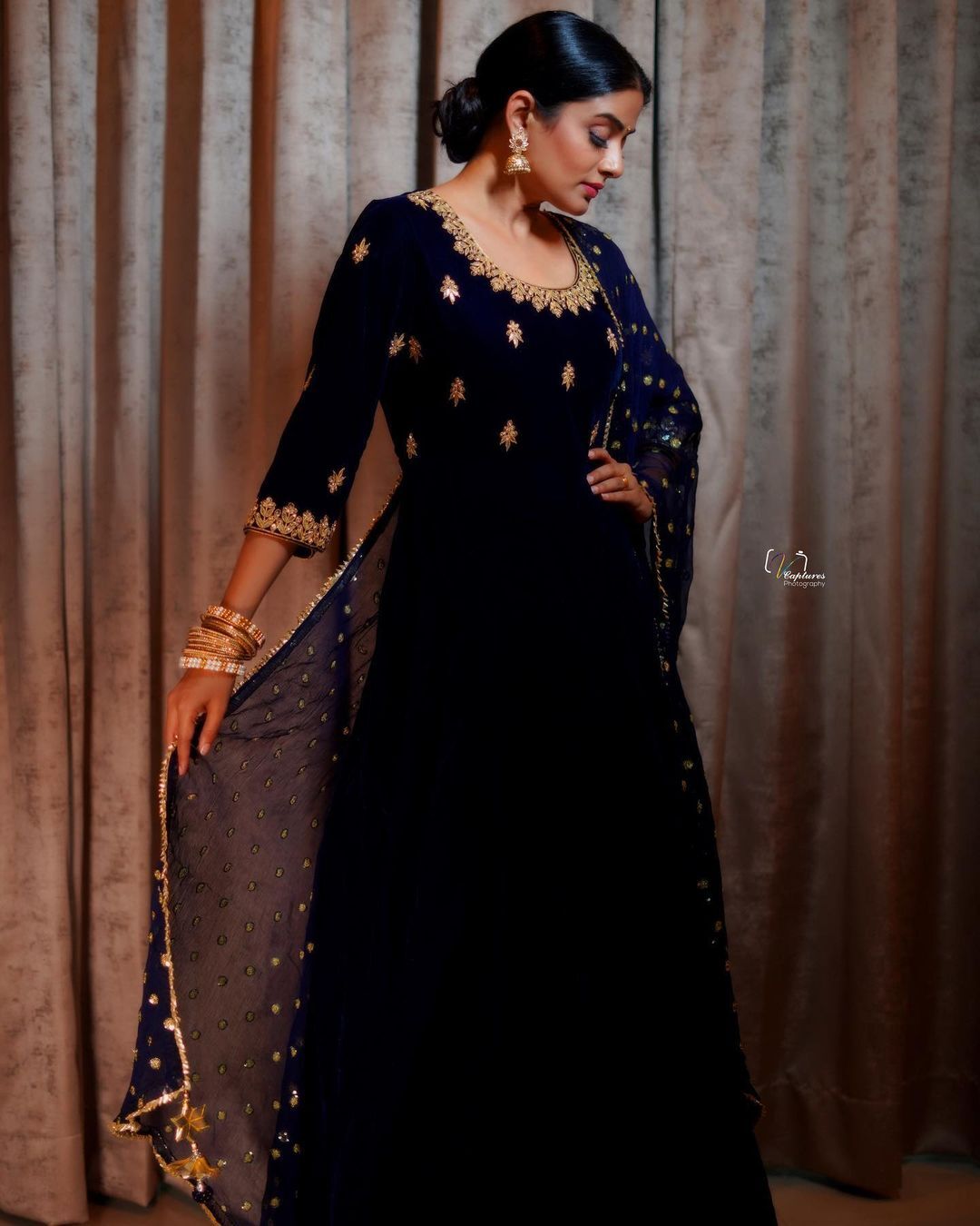 ഫോട്ടോ ഇടുന്നു ലൈക്ക് വാരിക്കൂട്ടുന്നു, ചുമ്മാ പൊളിയാണ് പ്രിയാമണി