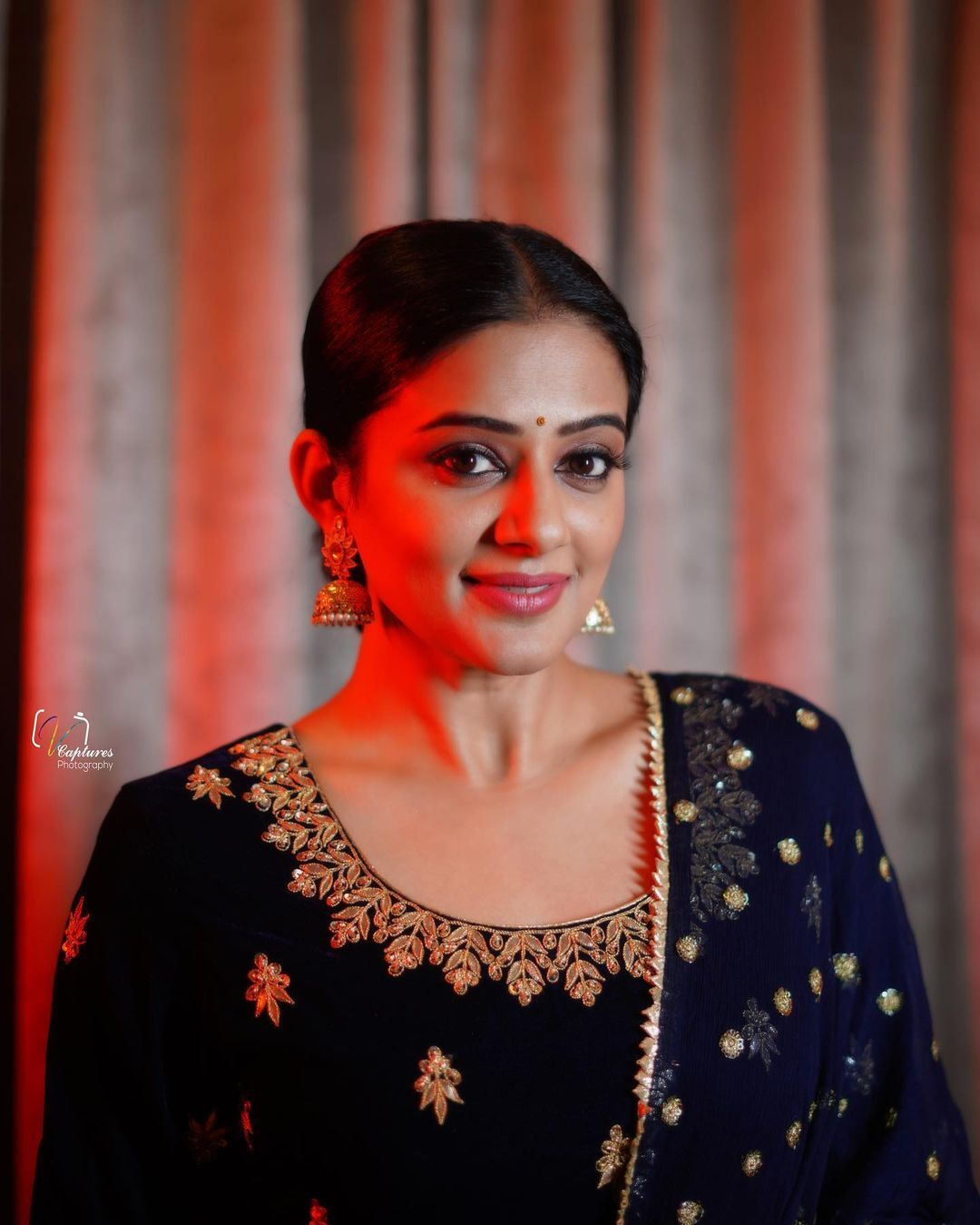 ഫോട്ടോ ഇടുന്നു ലൈക്ക് വാരിക്കൂട്ടുന്നു, ചുമ്മാ പൊളിയാണ് പ്രിയാമണി