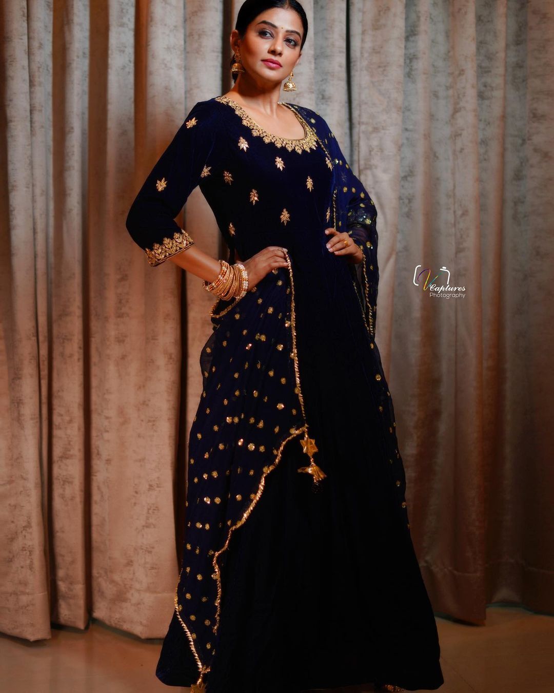 ഫോട്ടോ ഇടുന്നു ലൈക്ക് വാരിക്കൂട്ടുന്നു, ചുമ്മാ പൊളിയാണ് പ്രിയാമണി