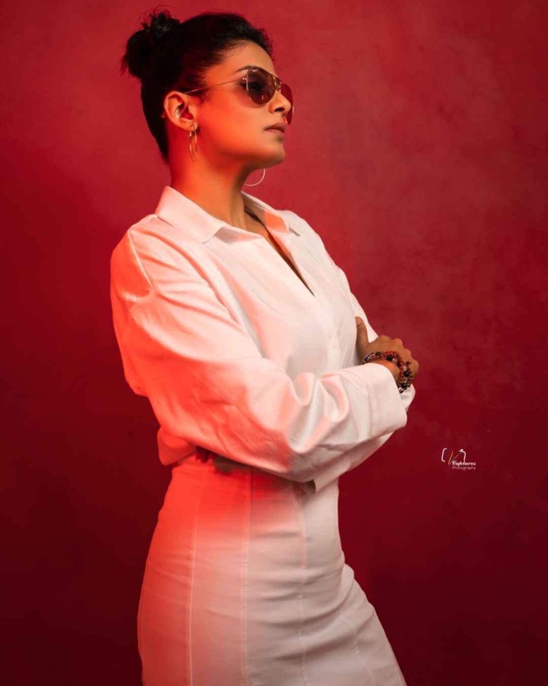 എജ്ജാതി ലുക്കും ഡ്രെസും; ഫോട്ടോഷൂട്ടില്‍ പ്രിയാമണി തന്നെ