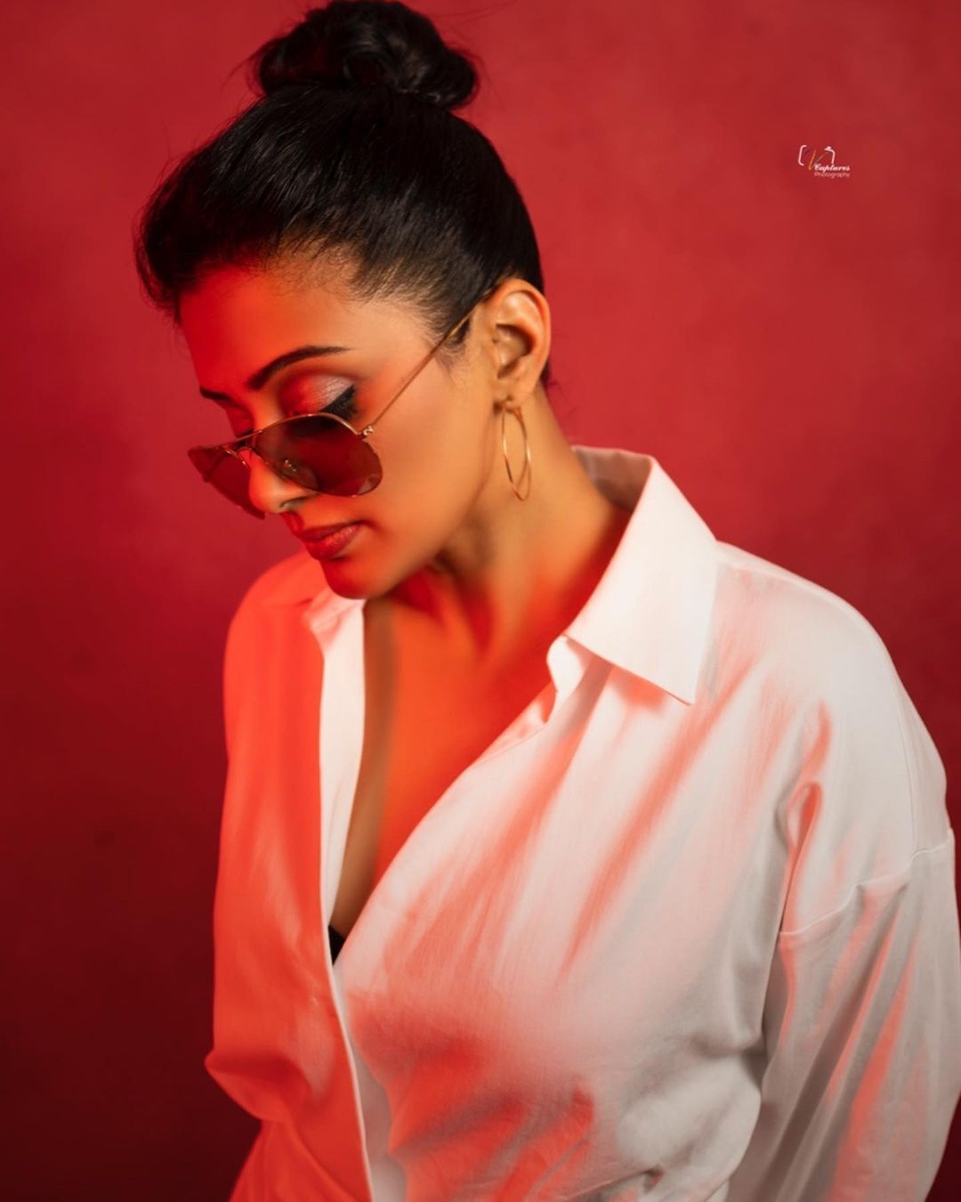 എജ്ജാതി ലുക്കും ഡ്രെസും; ഫോട്ടോഷൂട്ടില്‍ പ്രിയാമണി തന്നെ