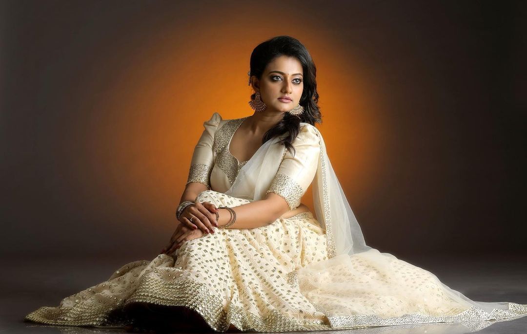 സൂക്ഷിച്ച് നോക്കേണ്ട... പ്രിയങ്ക തന്നെ; കിടിലന്‍ ചിത്രങ്ങള്‍ കാണാം