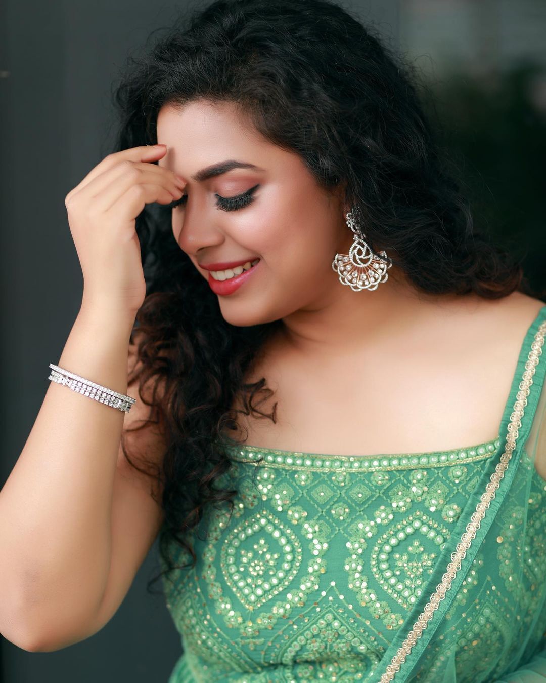 എന്നാ നോട്ടമാ ഇത് !; ഫാൻസ് പിളേളർ വീണു പോകും: ട്രെന്ഡിനൊപ്പം ക്യൂട്ടാണ് ജുവൽ മേരി