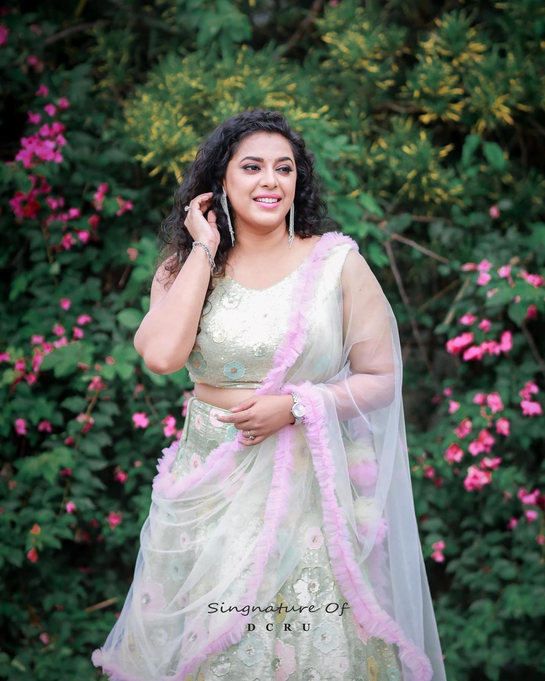 എന്നാ നോട്ടമാ ഇത് !; ഫാൻസ് പിളേളർ വീണു പോകും: ട്രെന്ഡിനൊപ്പം ക്യൂട്ടാണ് ജുവൽ മേരി