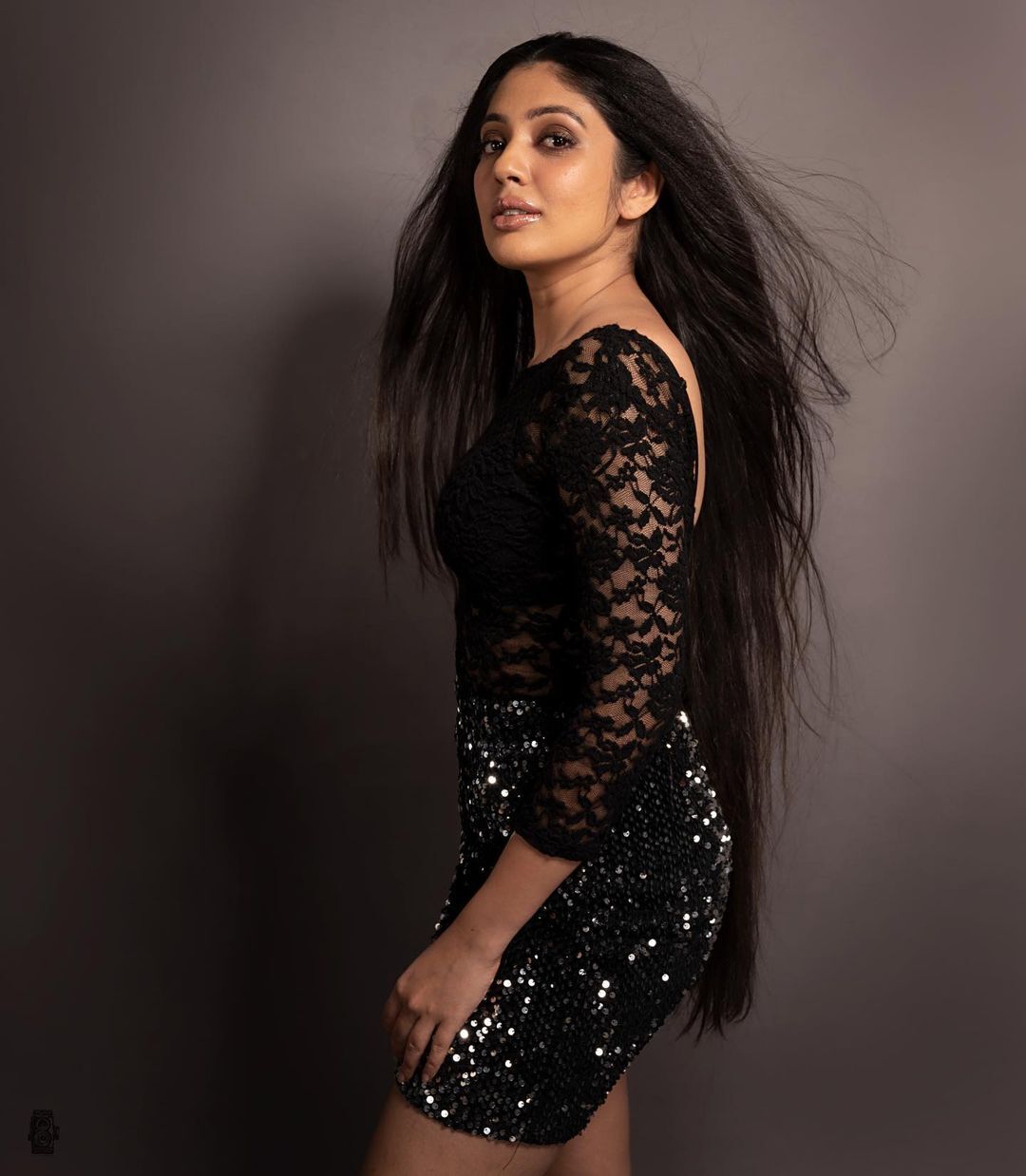 വീണ എന്നും ക്യൂട്ടാണ്; ഈ പുതിയ ലുക്ക് ഞങ്ങള്‍ക്കും ഇഷ്ടപ്പെട്ടു, വൈറല്‍ ചിത്രങ്ങള്‍