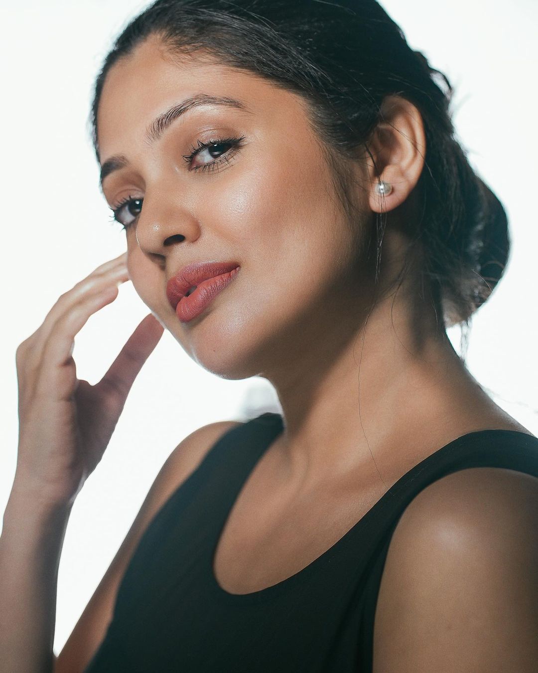 വീണ എന്നും ക്യൂട്ടാണ്; ഈ പുതിയ ലുക്ക് ഞങ്ങള്‍ക്കും ഇഷ്ടപ്പെട്ടു, വൈറല്‍ ചിത്രങ്ങള്‍