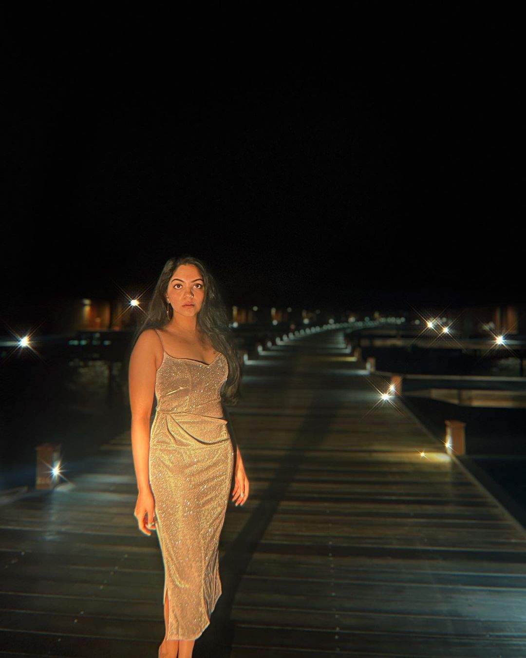 അഹാന കളര്‍ഫുളാണല്ലോ പോസ്, സംഗതി കലക്കിയിട്ടുണ്ട്, ഗ്ലാമറസ് ചിത്രങ്ങള്‍ വൈറല്‍