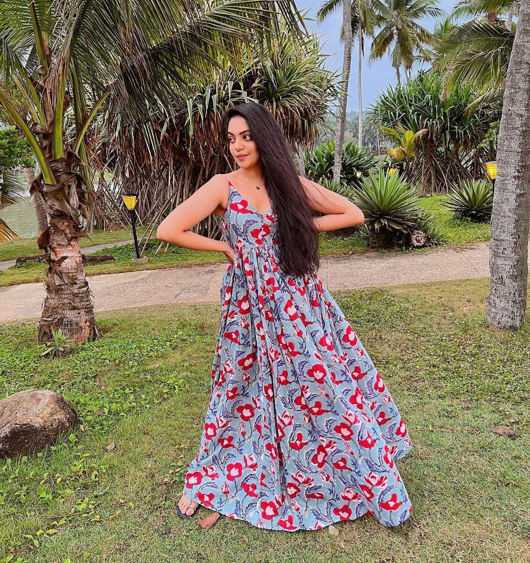 കൊള്ളാലോ  ക്യൂട്ട് കൊച്ചും 'ചുള്ളൻ പയ്യനും.'..അഹാനയുടെ ചിത്രം ഏറ്റെടുത്ത് ആശംസ അറിയിച്ച്  ആരാധകർ