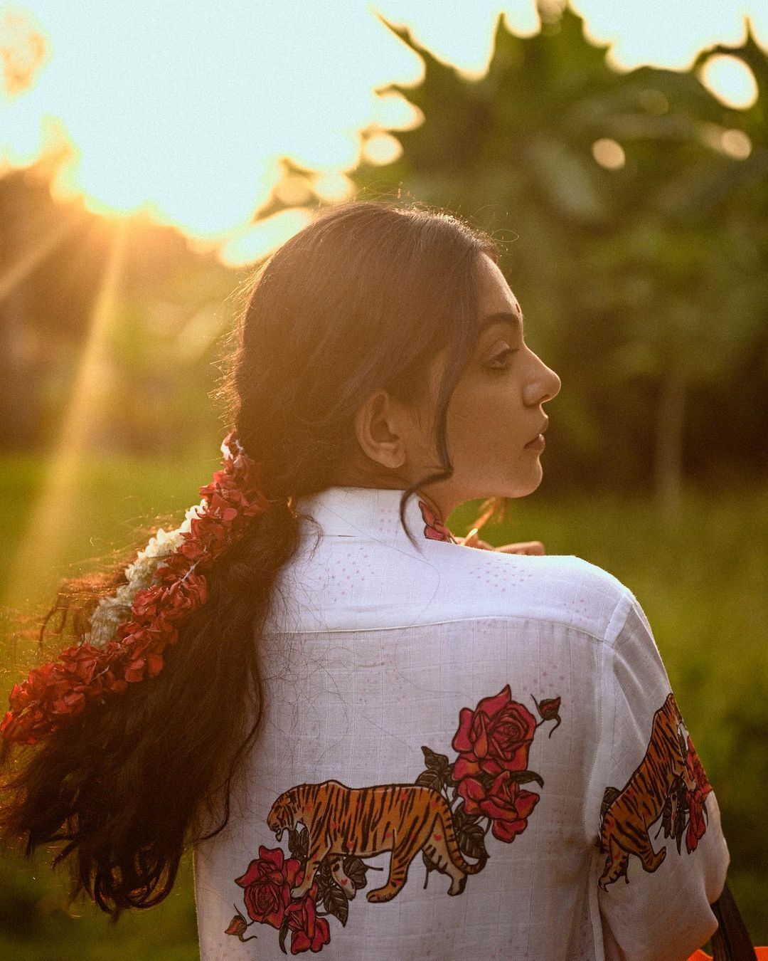 കൊള്ളാലോ  ക്യൂട്ട് കൊച്ചും 'ചുള്ളൻ പയ്യനും.'..അഹാനയുടെ ചിത്രം ഏറ്റെടുത്ത് ആശംസ അറിയിച്ച്  ആരാധകർ