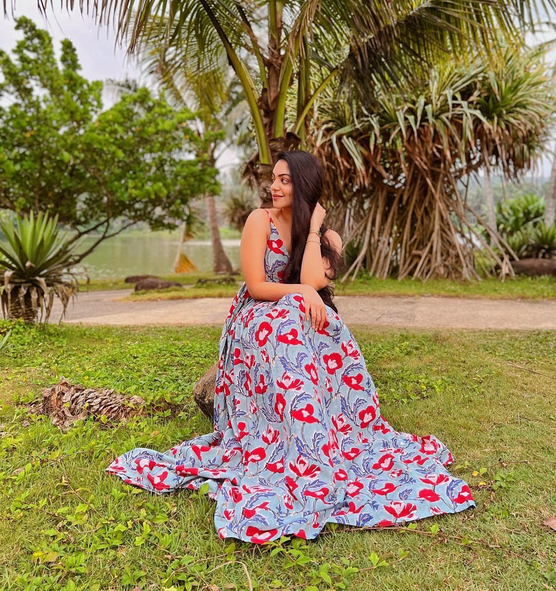 കൊള്ളാലോ  ക്യൂട്ട് കൊച്ചും 'ചുള്ളൻ പയ്യനും.'..അഹാനയുടെ ചിത്രം ഏറ്റെടുത്ത് ആശംസ അറിയിച്ച്  ആരാധകർ