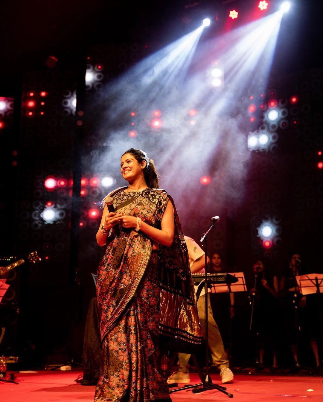  ഗോപി സുന്ദറിനൊപ്പം നിറ പുഞ്ചിരിയുമായി  അമൃത..ഈ ചിരിമായല്ലേ എന്ന് ആരാധകര്‍