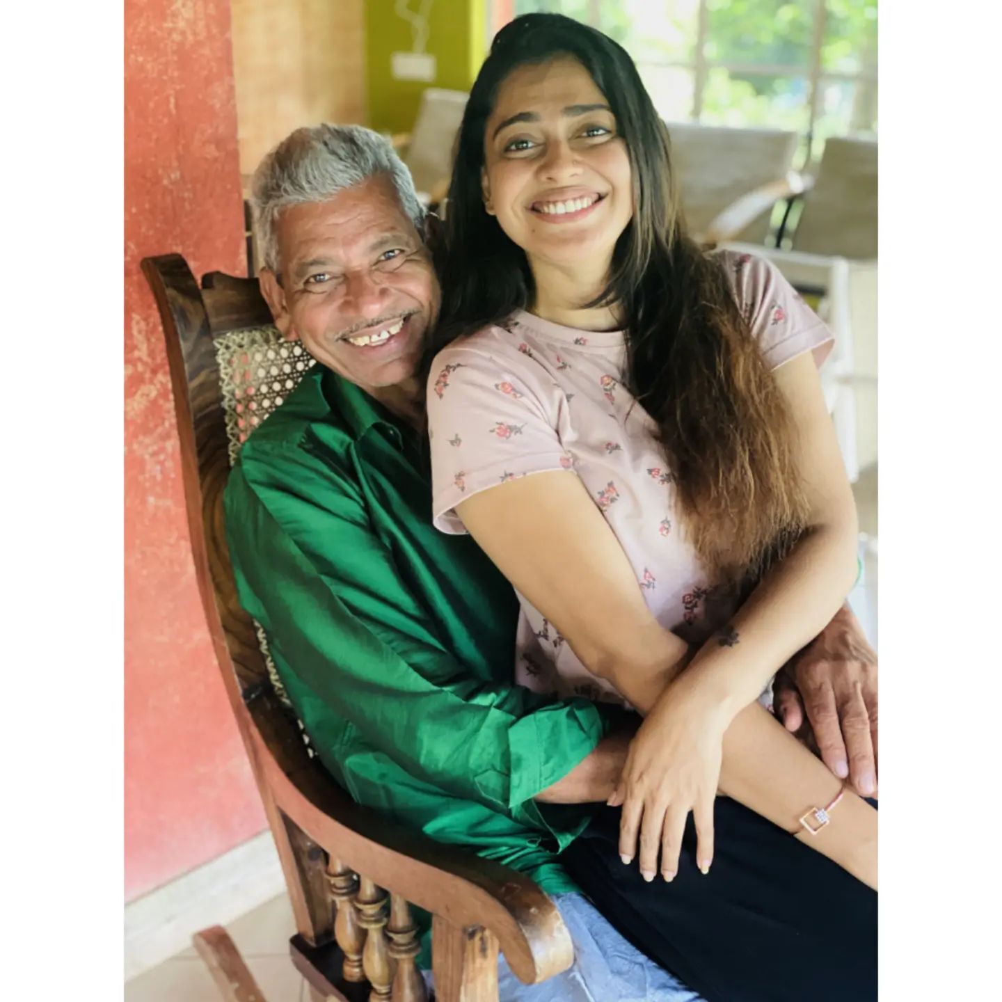  ഇത്രയും സന്തോഷവതിയായി നിങ്ങളെ ഇതുവരെ കണ്ടിട്ടേ ഇല്ല....അനുശ്രീയുടെ ചിത്രം ഏറ്റെടുത്ത് ആരാധകര്‍