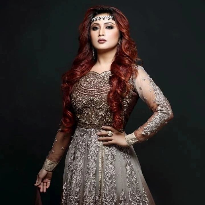 ഒരുപൊടിക്ക് ചിരി കൂടി ആയാലുണ്ടല്ലോ....വ്യത്യസ്ത ലുക്കില്‍ അര്‍ച്ചന ശുശീലന്‍