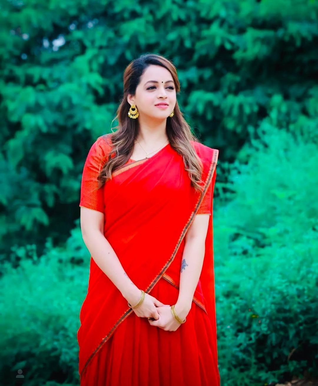 നാണിച്ച് ചിരിച്ച് ഭാവന, ഈ ചിരിക്ക് ഇരിക്കട്ടെ ഒരു കുതിരപ്പവൻ, ഭാവനയുടെ ചിത്രങ്ങൾ വൈറൽ