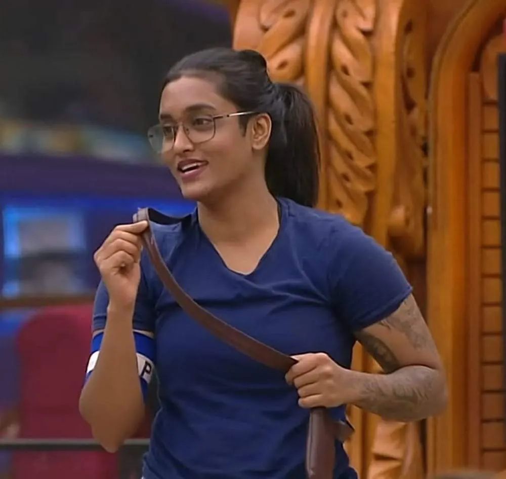  പണ്ട് നിമ്മിക്കുട്ടിയോട് പറഞ്ഞത് പോലെ..ചിത്രം പങ്കുവെച്ച് ജാസ്മിന്‍.. 'ഈ വൃത്തികെട്ടവളെ' ഒത്തിരിയിഷ്ടമെന്ന് ആരാധകര്‍