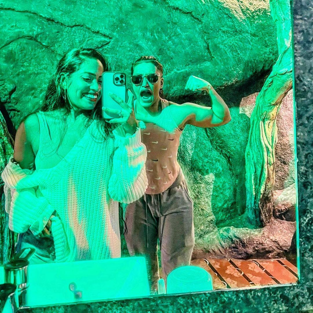  പണ്ട് നിമ്മിക്കുട്ടിയോട് പറഞ്ഞത് പോലെ..ചിത്രം പങ്കുവെച്ച് ജാസ്മിന്‍.. 'ഈ വൃത്തികെട്ടവളെ' ഒത്തിരിയിഷ്ടമെന്ന് ആരാധകര്‍