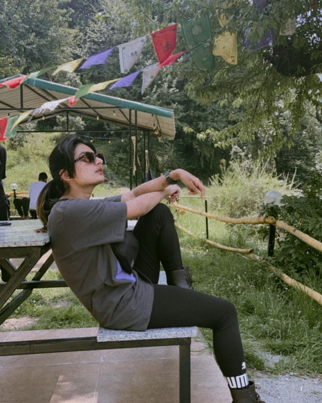 എസ്തര്‍... കൂള്‍ ലുക്കിലാണല്ലോ, ചിത്രങ്ങള്‍ ഏറ്റെടുത്ത് സോഷ്യല്‍ മീഡിയ