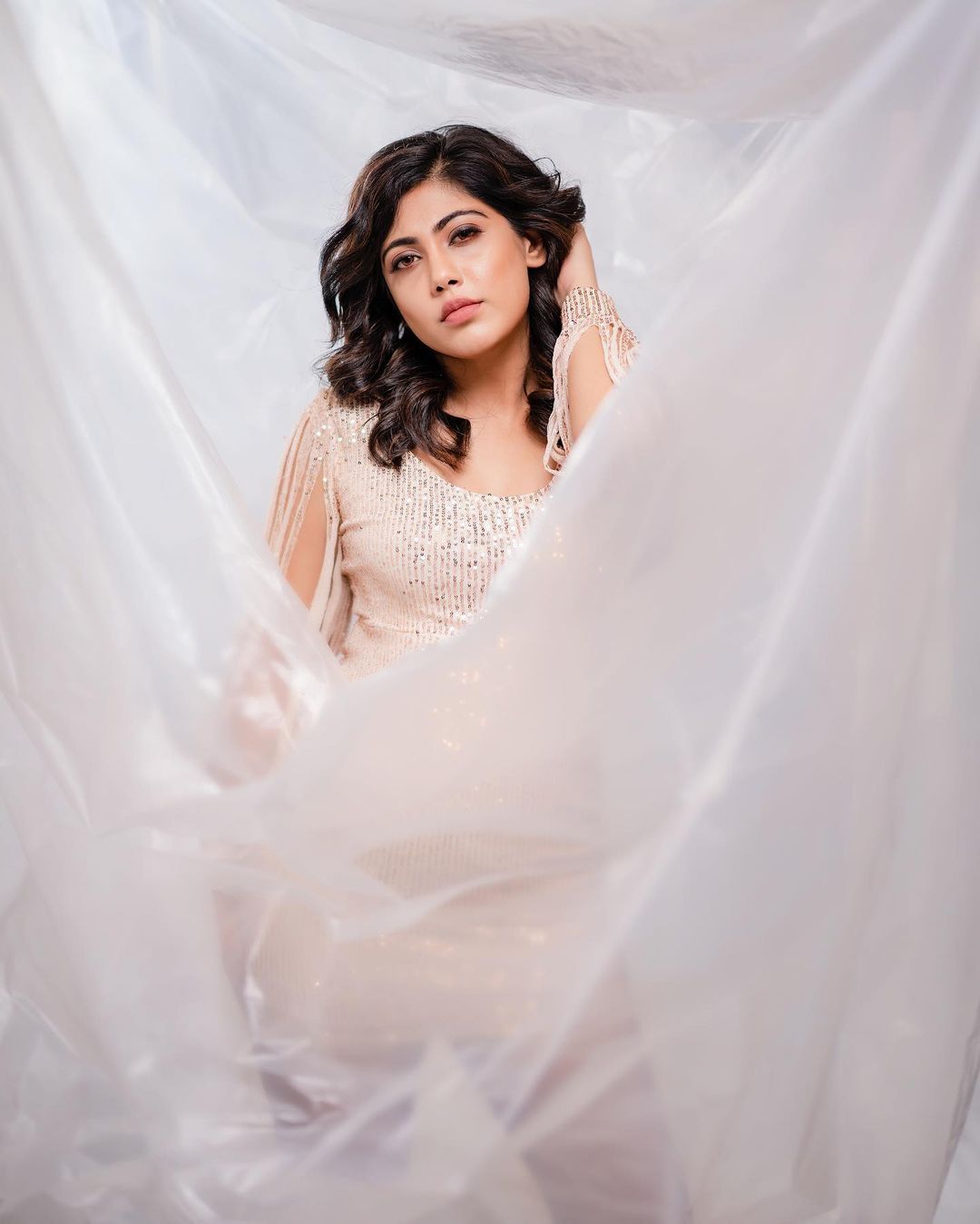 നയന മനോഹരി നയന എൽസ; ഗ്ലാമറസ് ലുക്കിൽ കണ്ണുതളളി ആരാധകർ! വേറിട്ട ഫോട്ടോസ് കണ്ടാലോ?