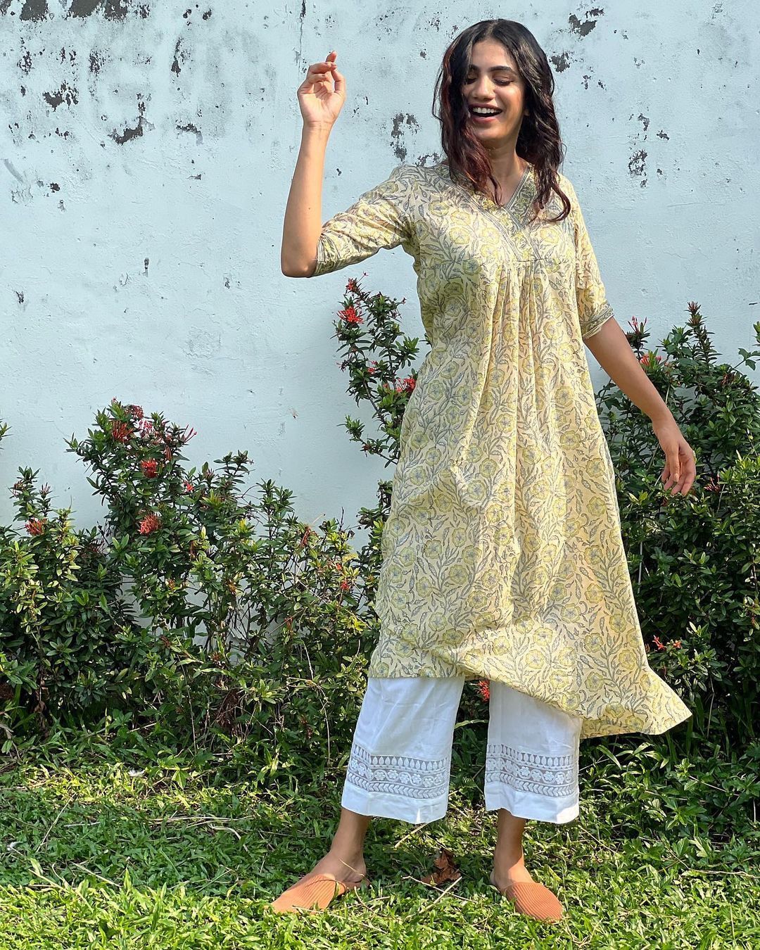 ഞാന്‍ മറക്കുകയില്ല, പൊറുക്കുകയില്ല; ചിരിമായാതെ ദീപ തോമസ്, പുത്തന്‍ ചിത്രങ്ങളിതാ