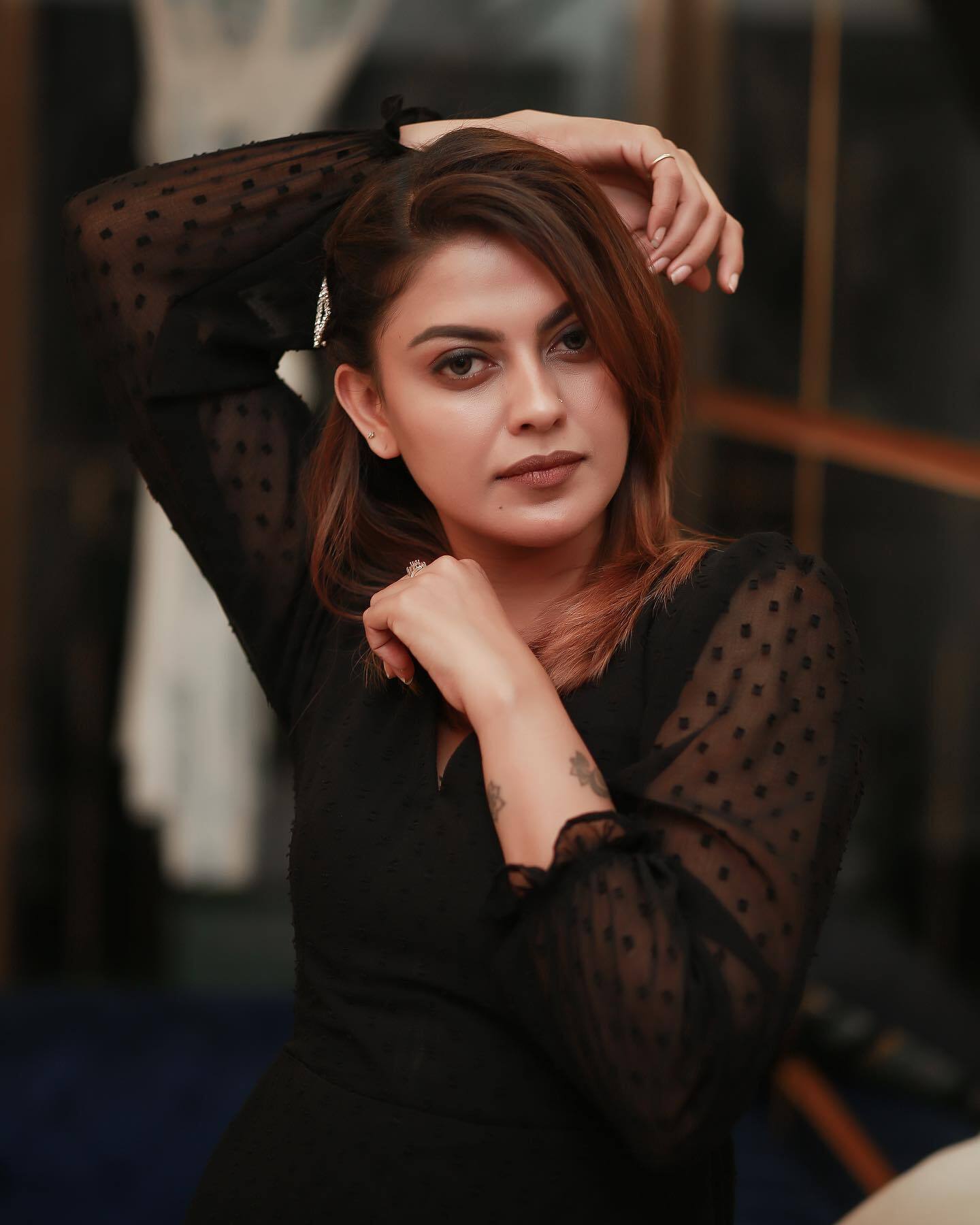 സൂര്യനാല്‍ ചുംബിക്കപ്പെട്ട പ്രഭാതം; ചുവന്ന പൊട്ടില്‍ സുന്ദരിയായി അനുശ്രീ..
