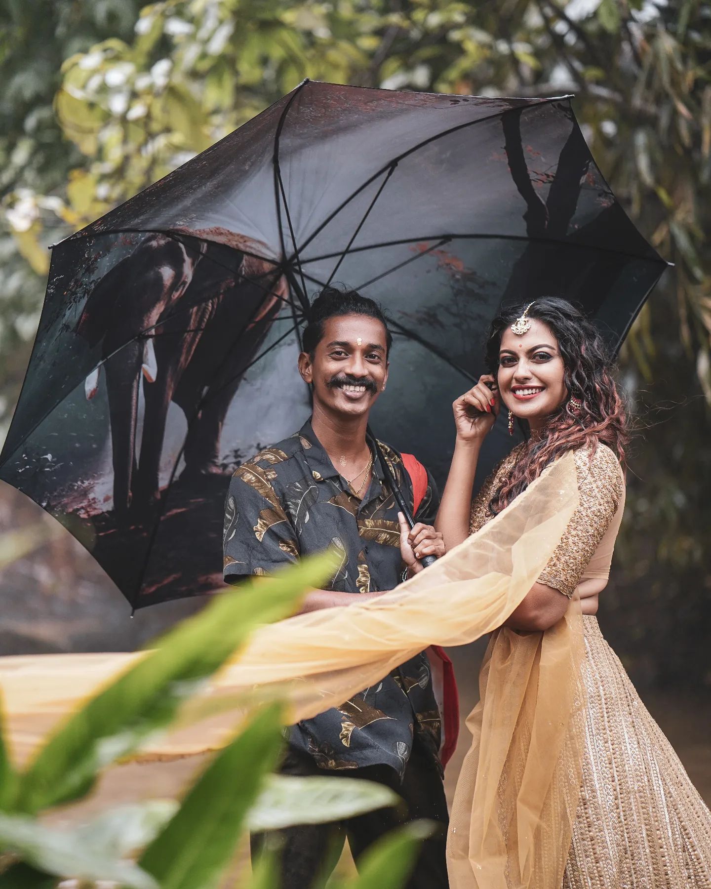 സൂര്യനാല്‍ ചുംബിക്കപ്പെട്ട പ്രഭാതം; ചുവന്ന പൊട്ടില്‍ സുന്ദരിയായി അനുശ്രീ..